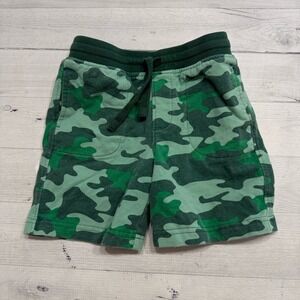 Primary kids green camo cotton shorts 4/5